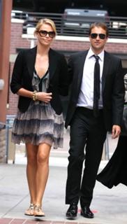 Charlize Theron feet photo thumbnail