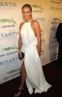 Charlize Theron feet photo thumbnail