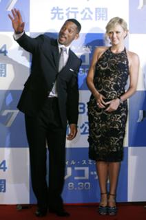 Charlize Theron feet photo thumbnail