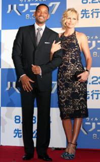 Charlize Theron feet photo thumbnail