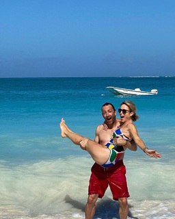 Amy Robach feet photo thumbnail