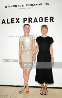 Juliette Lewis feet photo thumbnail