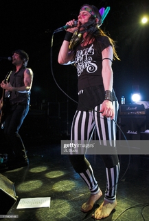 Juliette Lewis feet photo thumbnail