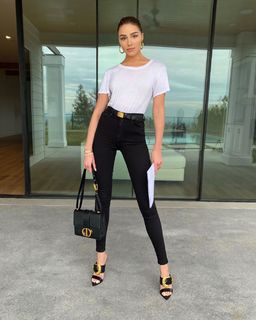 Olivia Culpo feet photo thumbnail