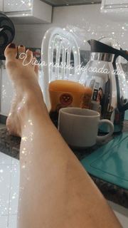 Alaine Crissiê feet photo thumbnail