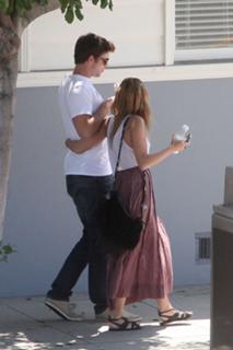 Miley Cyrus feet photo thumbnail