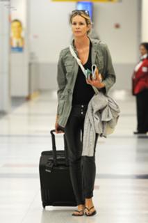 Elle Macpherson feet photo thumbnail