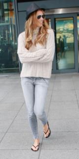 Elle Macpherson feet photo thumbnail