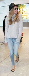 Elle Macpherson feet photo thumbnail