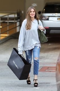 Sofía Vergara feet photo thumbnail