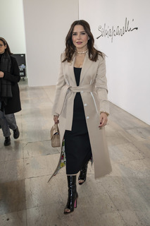 Sophia Bush feet photo thumbnail