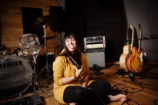 Ewa Farna feet photo thumbnail