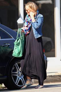 Molly Sims feet photo thumbnail
