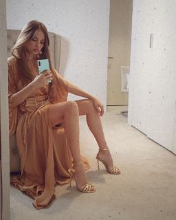 Xenia Tchoumitcheva feet photo thumbnail