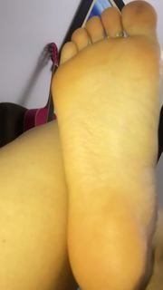 Alaine Crissiê feet photo thumbnail