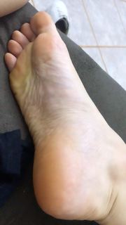 Alaine Crissiê feet photo thumbnail