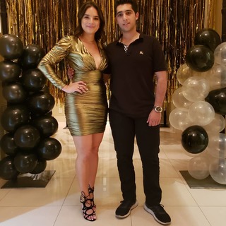 Natalie Noel Mariduena feet photo thumbnail