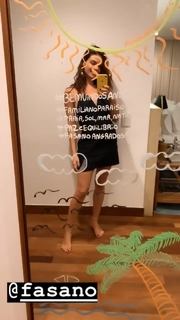 Isis Valverde feet photo thumbnail