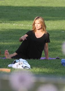 Heidi Klum feet photo thumbnail