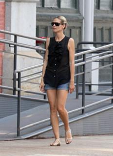 Heidi Klum feet photo thumbnail
