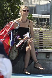 Heidi Klum feet photo thumbnail