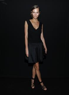 Karlie Kloss feet photo thumbnail