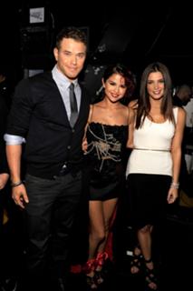 Ashley Greene feet photo thumbnail
