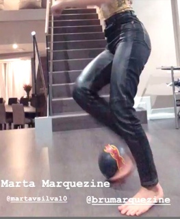 Bruna Marquezine feet photo thumbnail