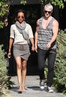 Zoe Saldana feet photo thumbnail