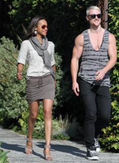 Zoe Saldana feet photo thumbnail