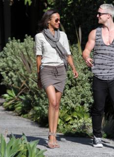 Zoe Saldana feet photo thumbnail