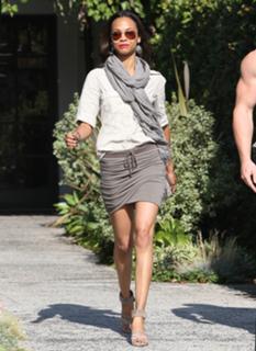 Zoe Saldana feet photo thumbnail