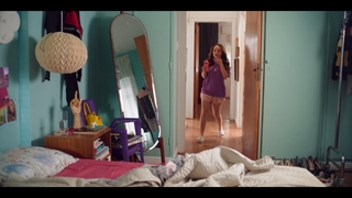 Larissa Manoela feet photo thumbnail