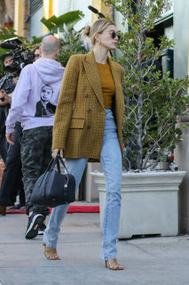 Hailey Bieber feet photo thumbnail