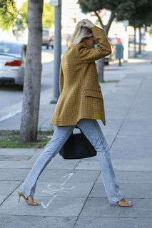 Hailey Bieber feet photo thumbnail