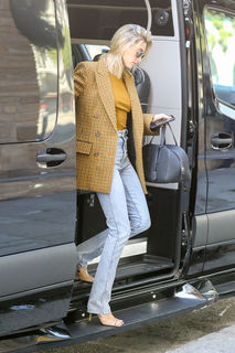 Hailey Bieber feet photo thumbnail