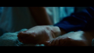 Charlize Theron feet photo thumbnail