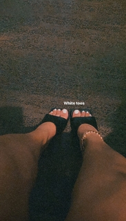 Queen Naija feet photo thumbnail