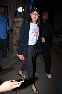 Anushka Sharma feet photo thumbnail