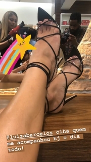 Juliana Paes feet photo thumbnail