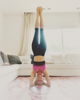 Nicole Neumann feet photo thumbnail