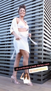 Juliana Paes feet photo thumbnail