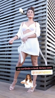 Juliana Paes feet photo thumbnail
