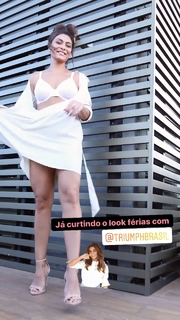 Juliana Paes feet photo thumbnail