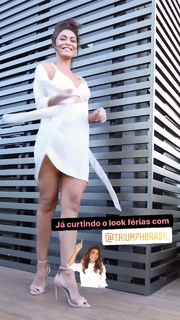 Juliana Paes feet photo thumbnail