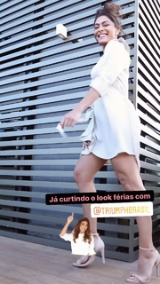Juliana Paes feet photo thumbnail