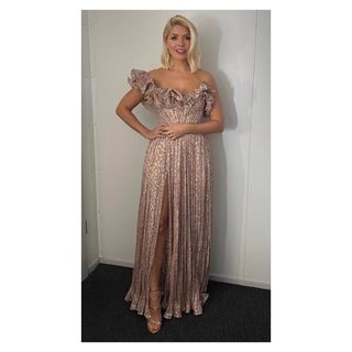 Holly Willoughby feet photo thumbnail