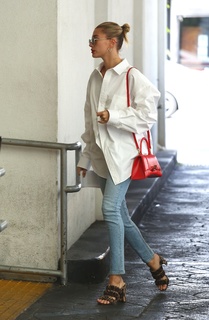 Hailey Bieber feet photo thumbnail