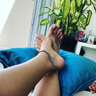 Karin Klemp feet photo thumbnail