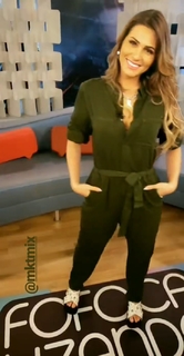 Lívia Andrade feet photo thumbnail